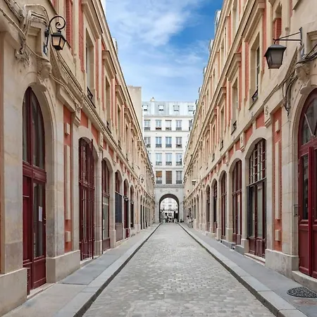 Elegant Duplex - Historical Street - Center *